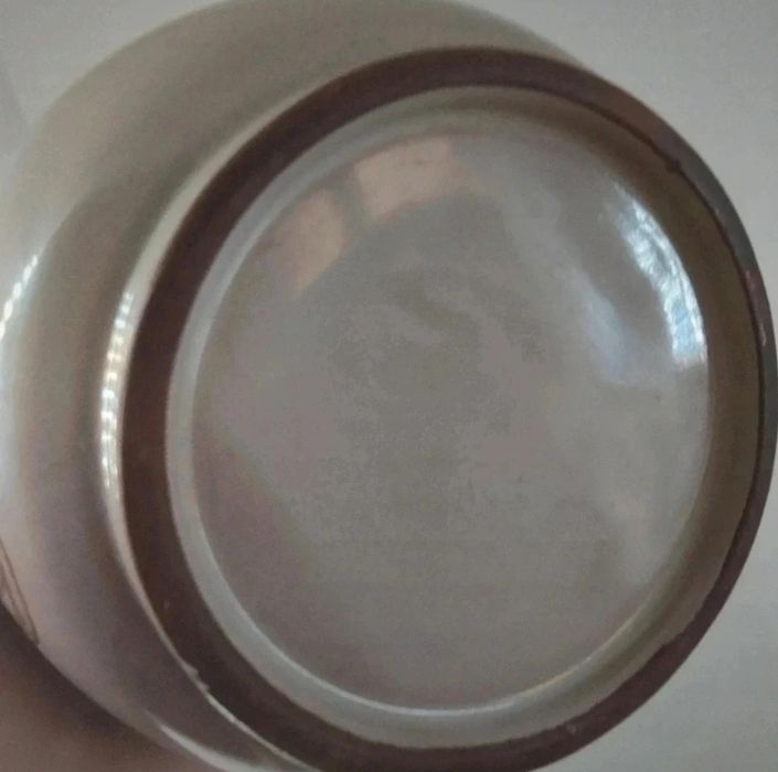 Stary ceramiczny wazon w jasnych kolorach PRL