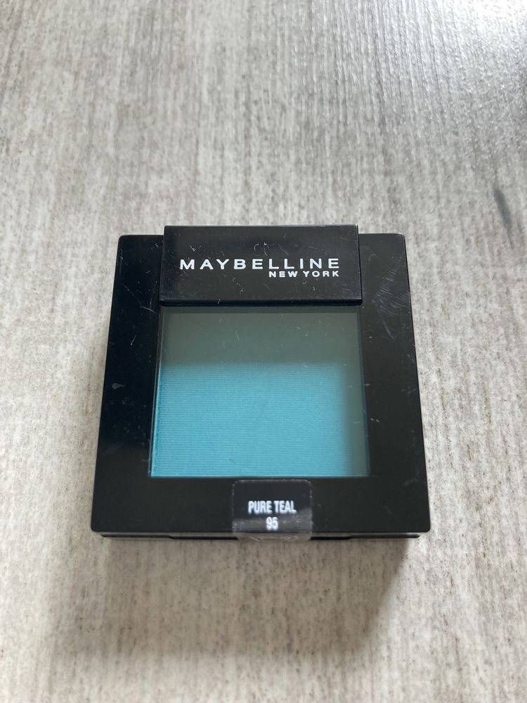 Nowy cień do oczu Maybelline Color Sensational 95 Pure Teal