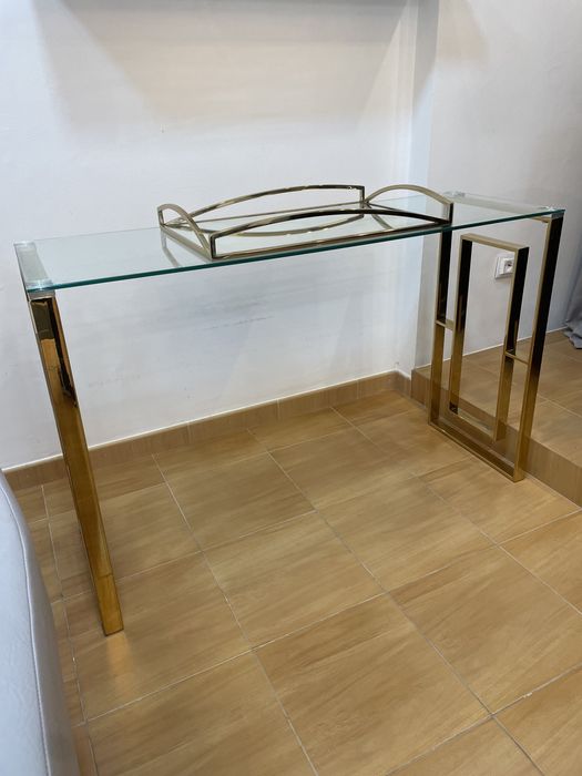 Bandeja dourada com base espelhada (Loja Incasa Design)