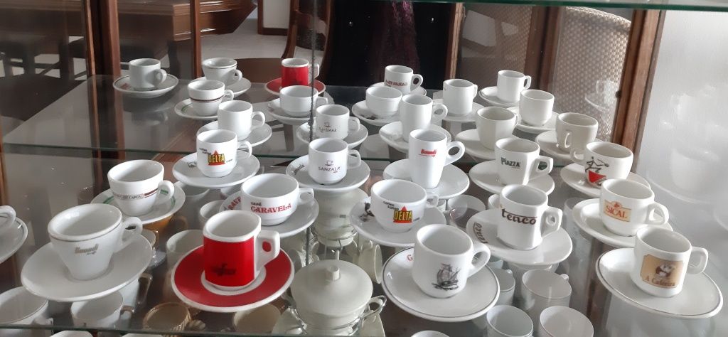 Chávenas de café de coleção.