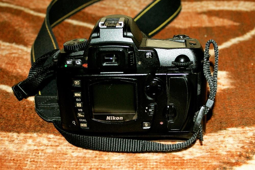 nikon d70 komplet ,obiektyw, ładowarka, akumulator, pasek, karta pamię