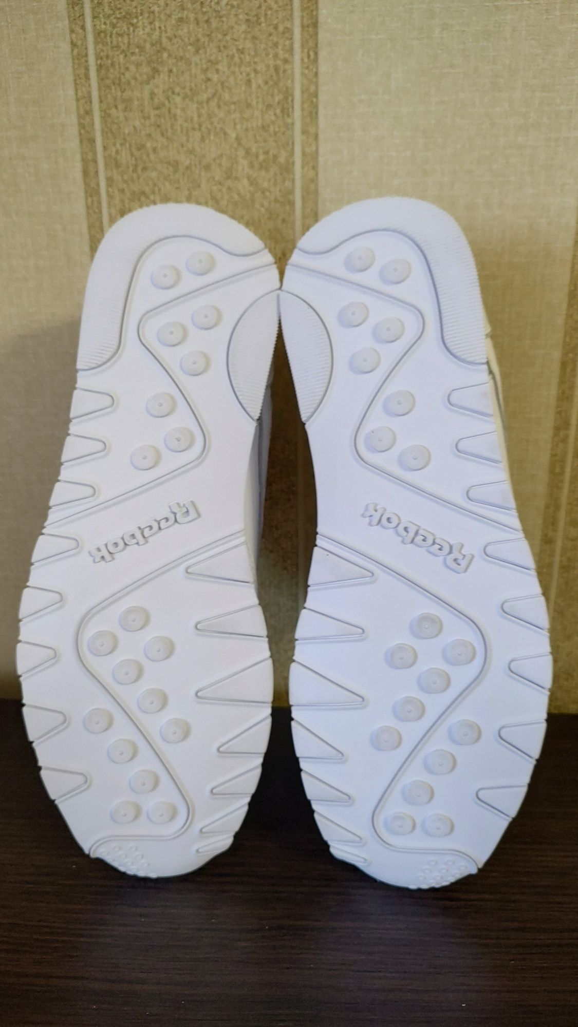 Оригінальні кросівки Reebok Classic Leather Plus GV8540