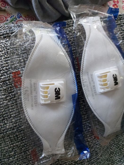 110  máscaras de proteção + 50 pares de auriculares para ruído tudo ma