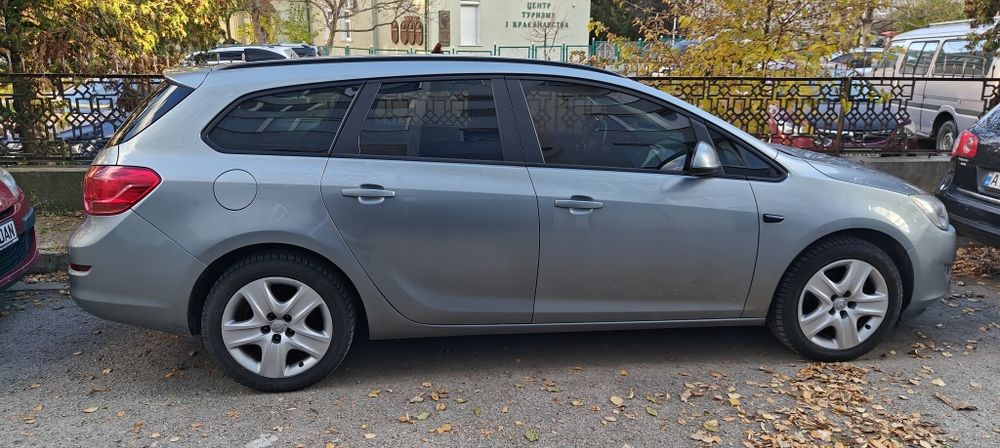 Opel Astra J 2011