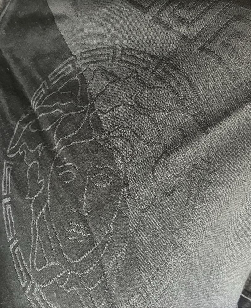 Шарфы Versace, Polo Ralph Lauren, Burberry, Alexander McQueen