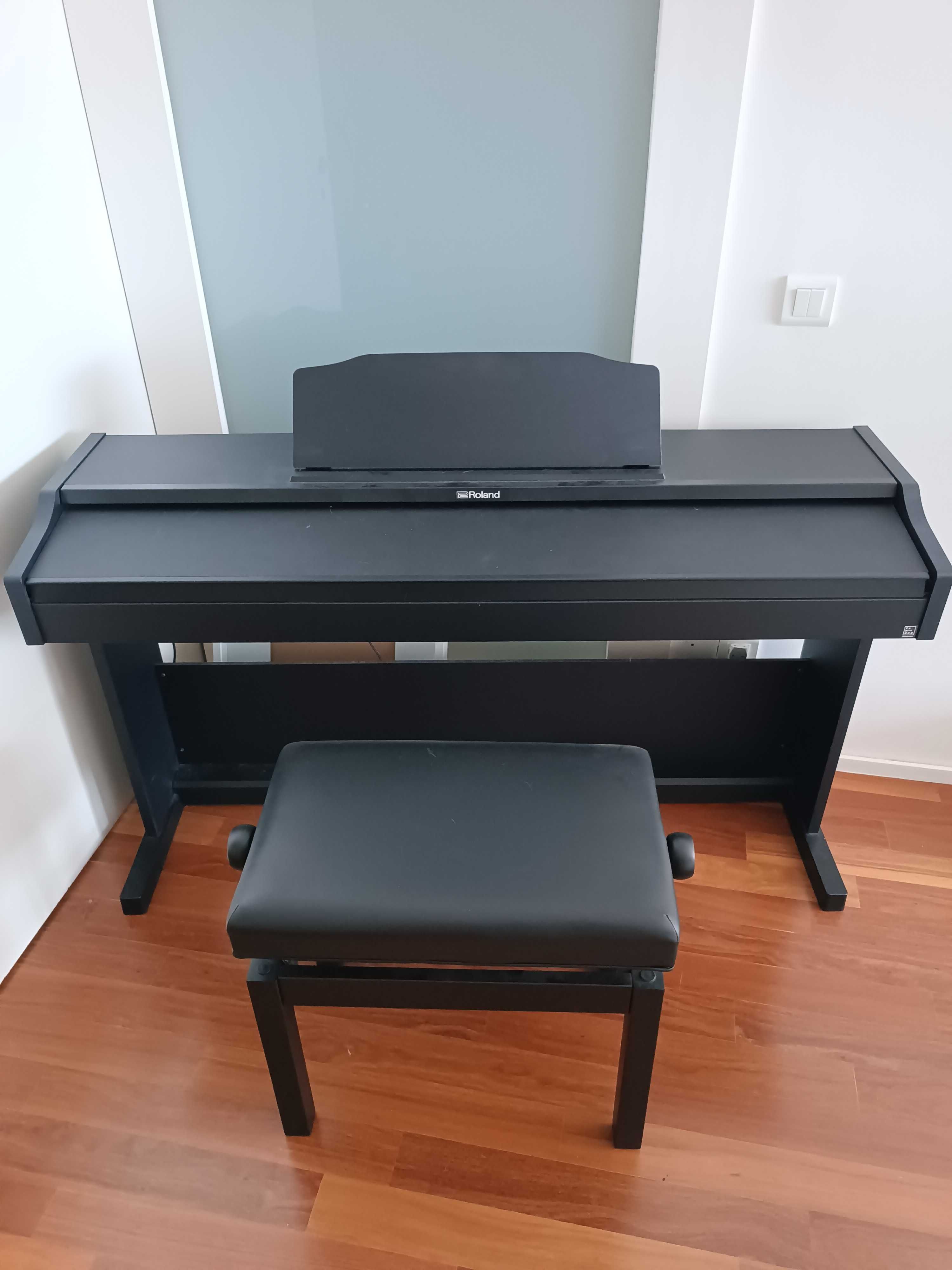 Piano Roland com pouco uso