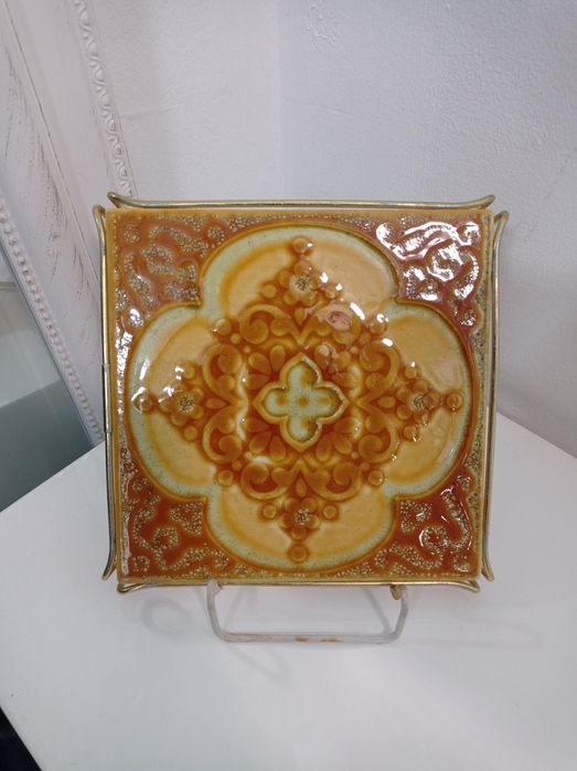 Podstawka ceramiczna na ciepłe dania.