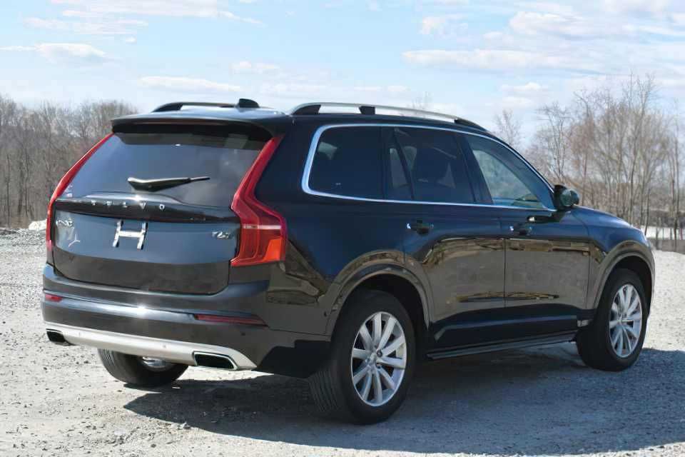 2016 Volvo XC90 T6 Momentum