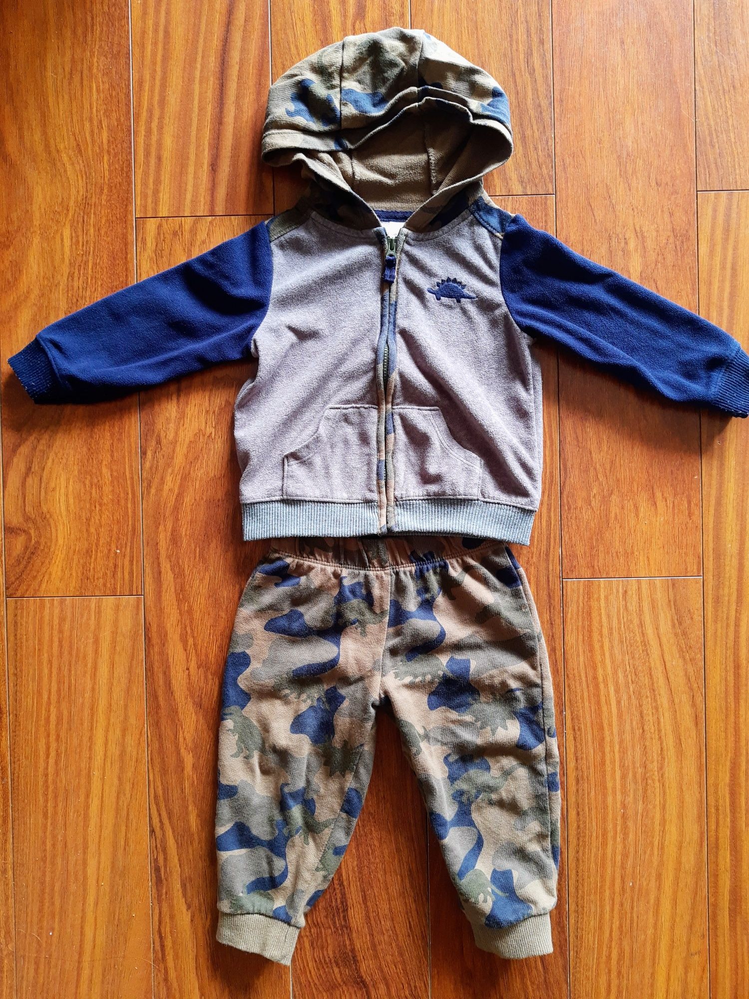 Dres bluza/spodnie moro Carters rozm. 86 na wiek 18 m-cy
