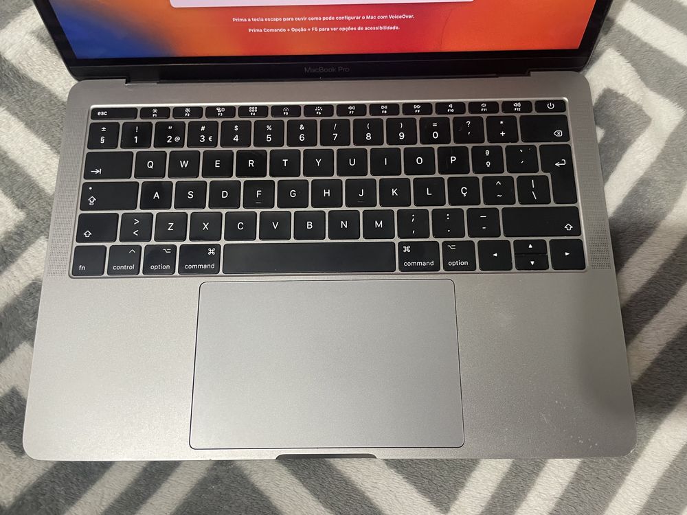 Macbook Pro 13’ 2017 com ecra partido