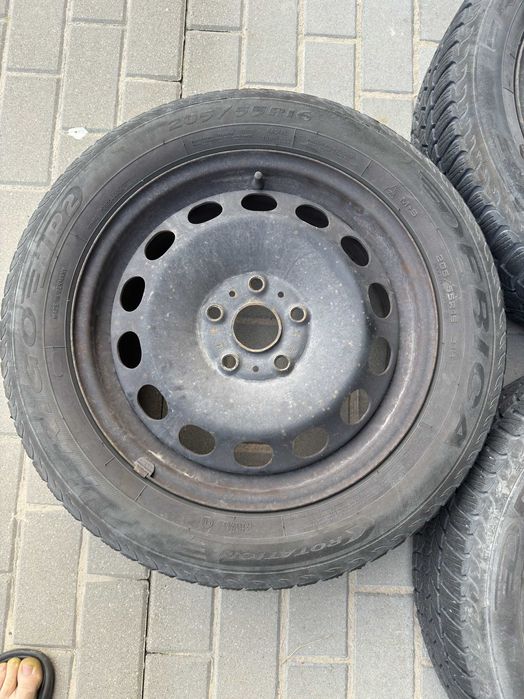 Komplet kół stalowych R16 z oponami Dębica FRIGO 205/55