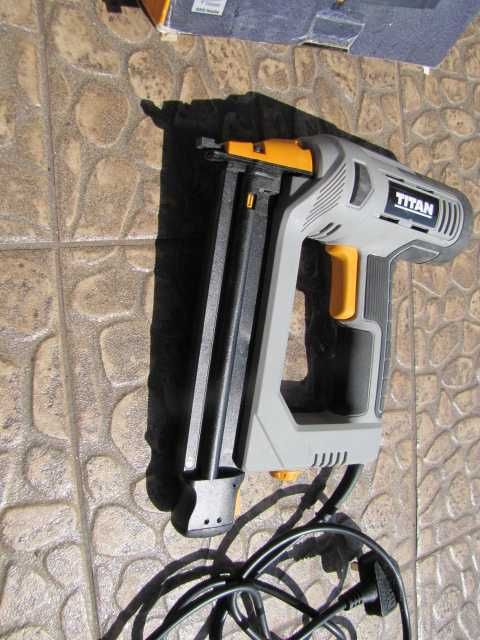Titan gwożdziarka sieciowa 2100W TTB961NAL PISTOLET ELEKTRYCZNY 30MM