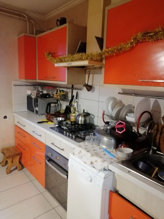 4кімнатна початок Харківськоі можна на короткий терміе