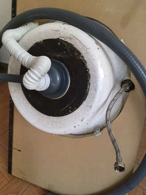Estrutura de banca lavável com pio e torneira em inox
