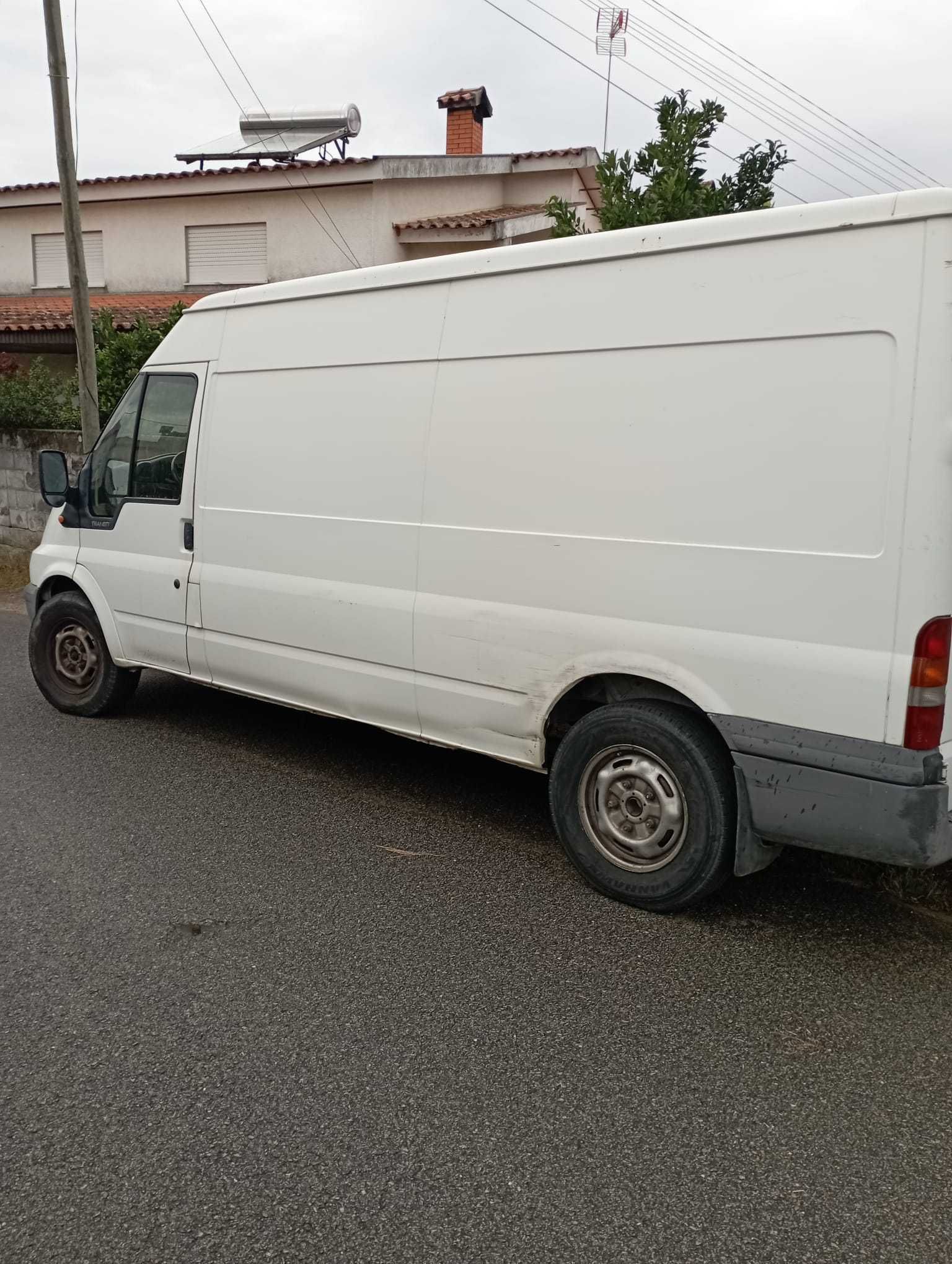 Alugar Carrinha de transporte mercadorias