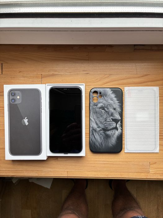 iPhone 11 на 128 + скло (ідеальний стан)