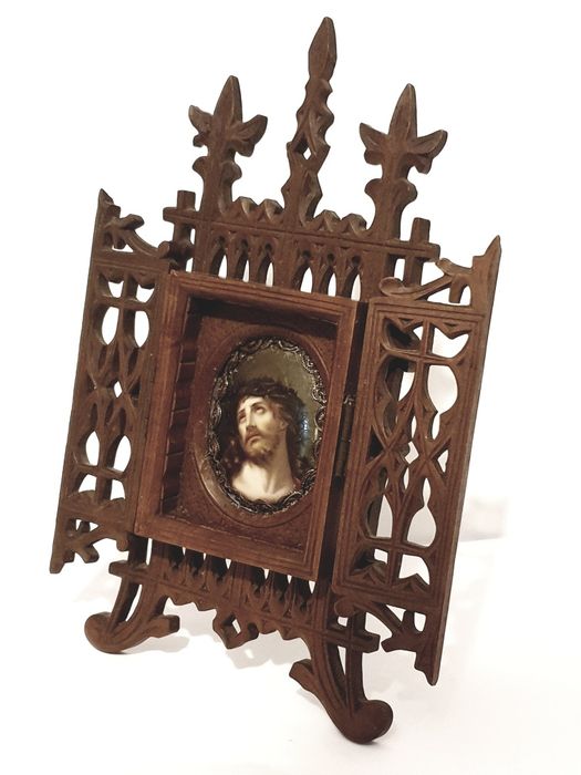 Pequeno antigo altar em madeira esculpida com pintura à lupa-Ecce Homo