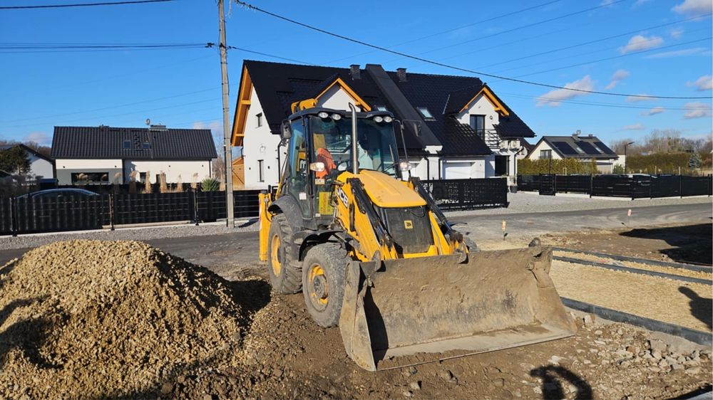 Wynajem koparko-ładowarki z operatorem