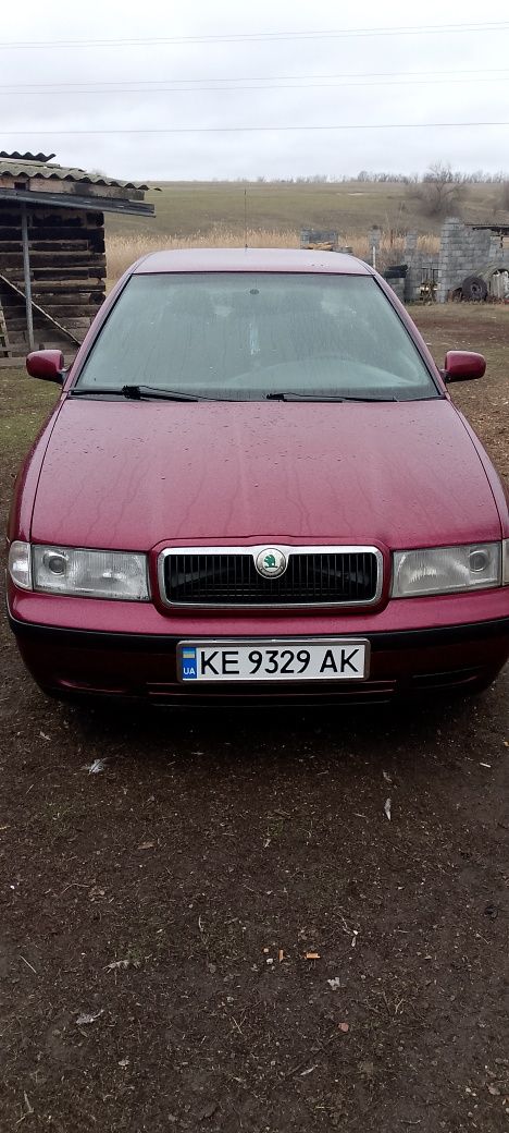 Продам семейный автомобиль