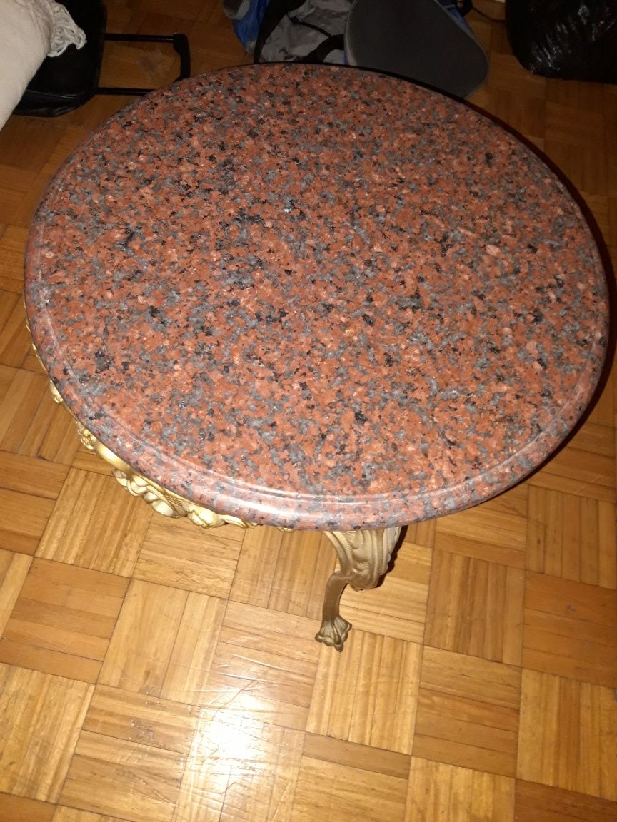 Mesa pequena para despachar