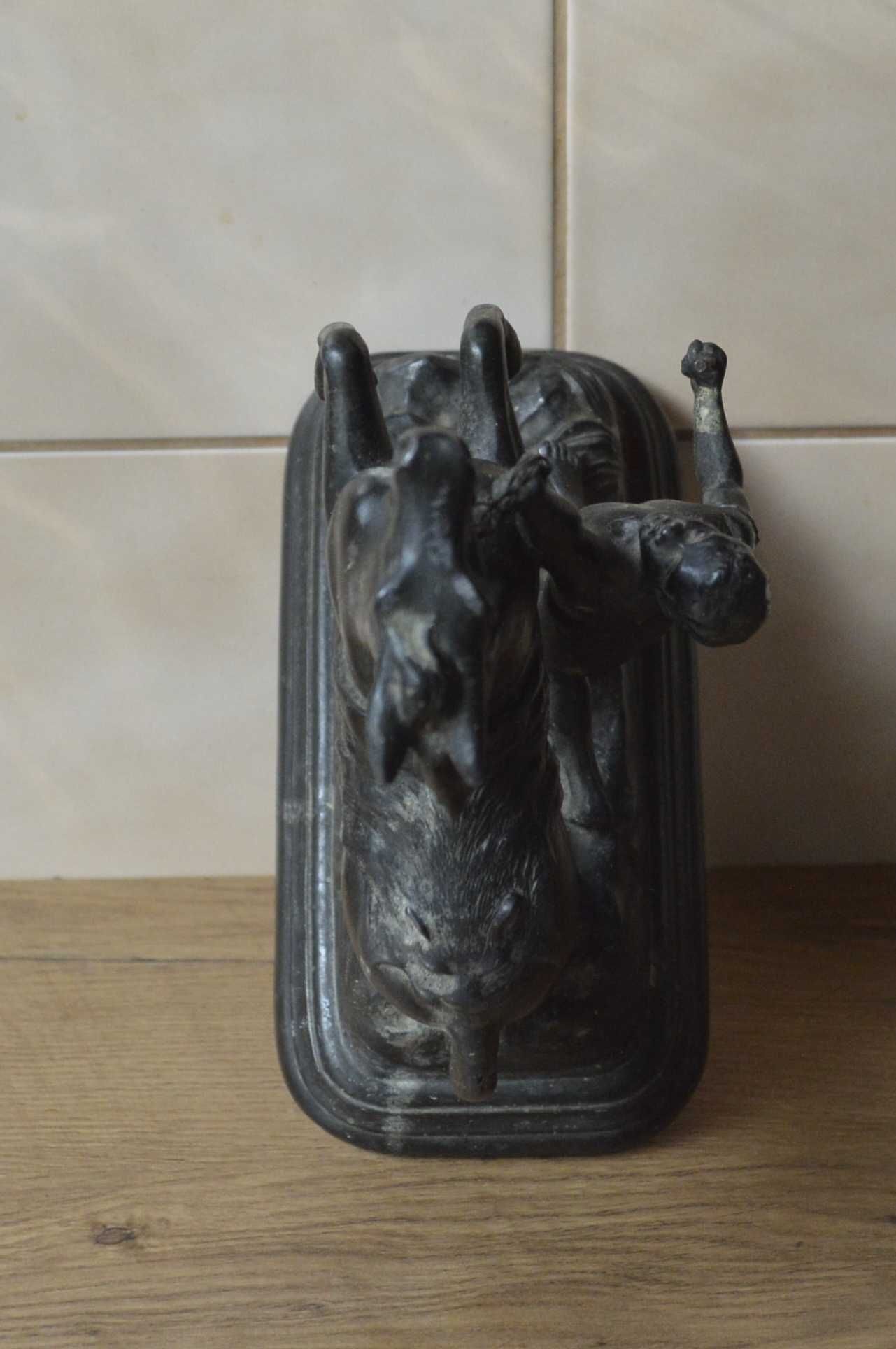 Figurka konia - obok jeździec- biegacz !