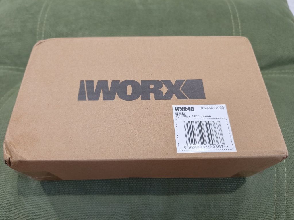 Аккумуляторная отвертка Xiaomi Worx WX240 с кейсом и набором бит