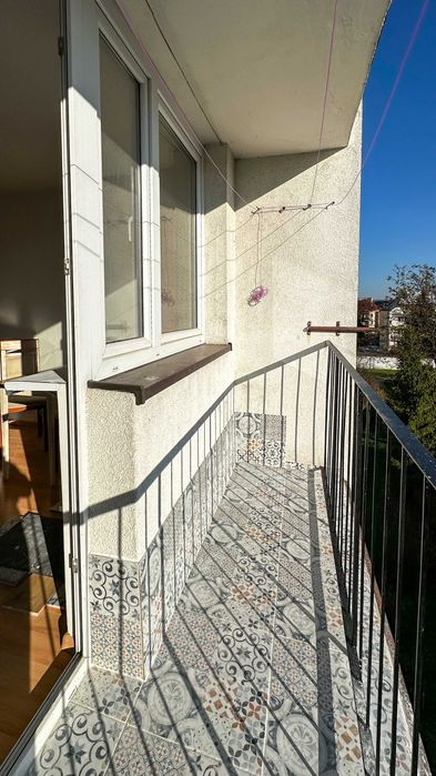 Mieszkanie w bloku: 3 pokoje, balkon, w pełni wyposażona kuchnia, 3p.