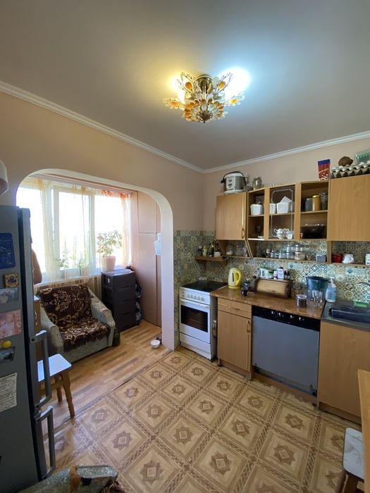 Продам велику гарну двухкімнатну квартиру