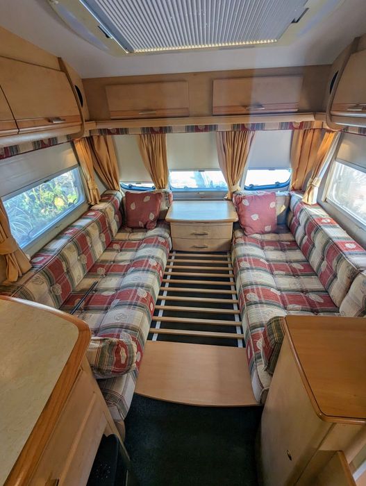 Caravana ,/ 4 pessoas/ impecável/ levo ao local