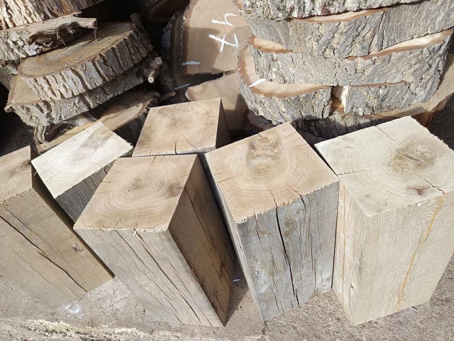 Klocki dębowe, ozdobne stołki itp