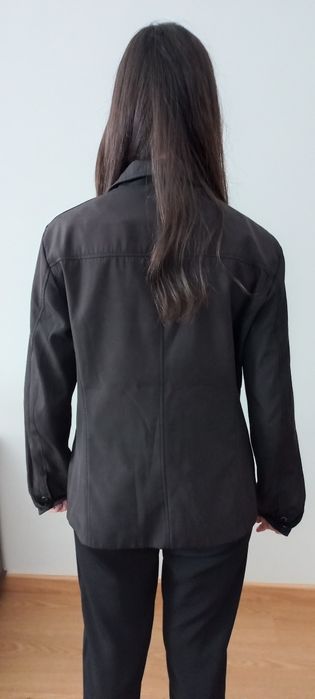 Casaco preto com fecho