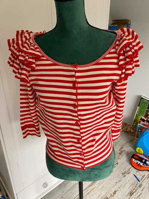 h&m sweter bufki falbanki marynarki rozpinany odkryte ramiona w paski