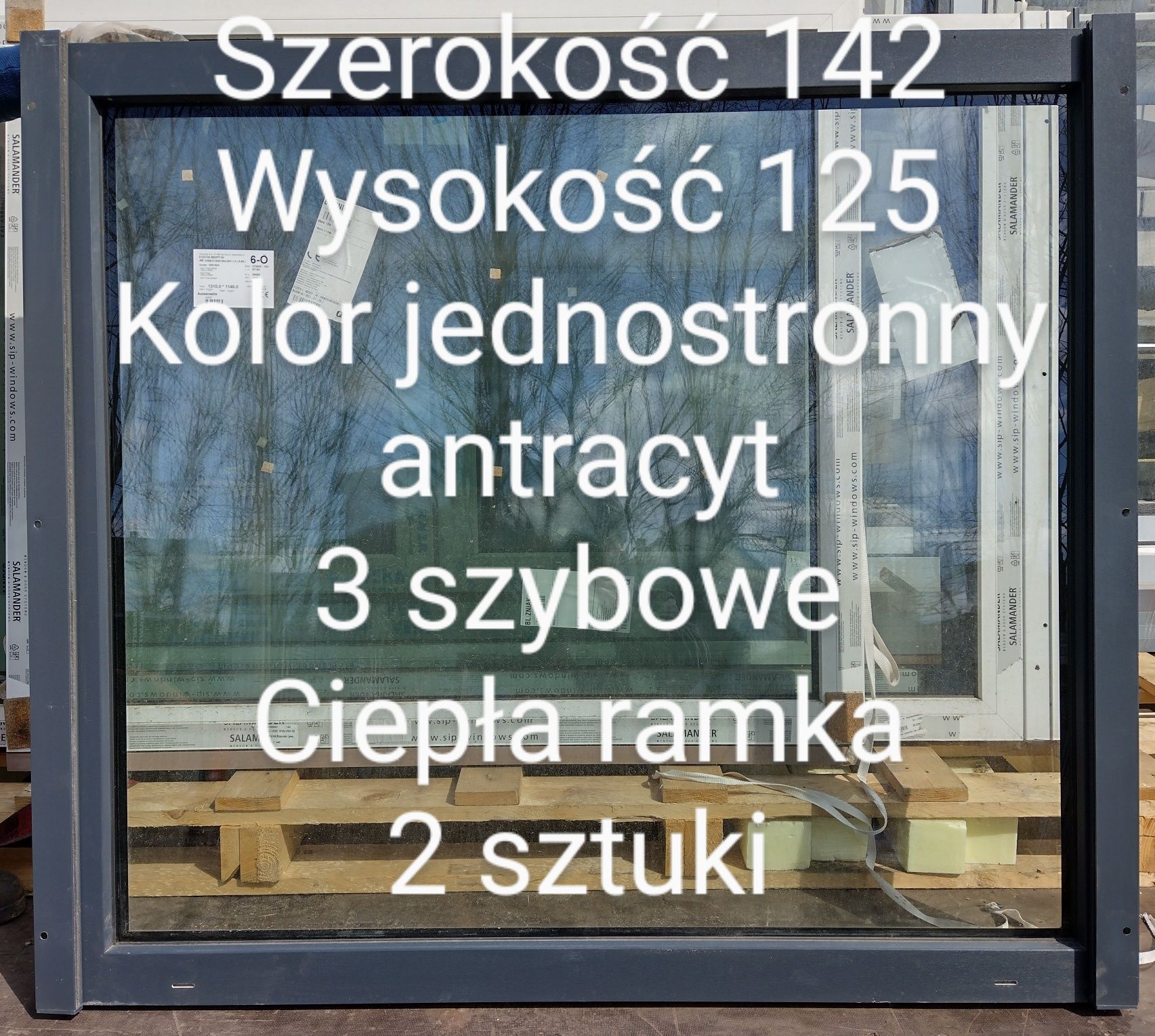 Okno z roletą białe