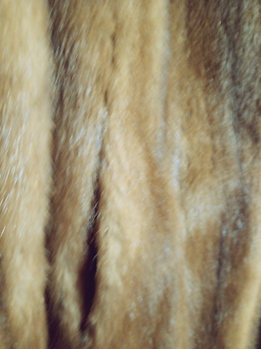 Eleganckie futerko z norek w kolorze biszkoptowych R 42-44