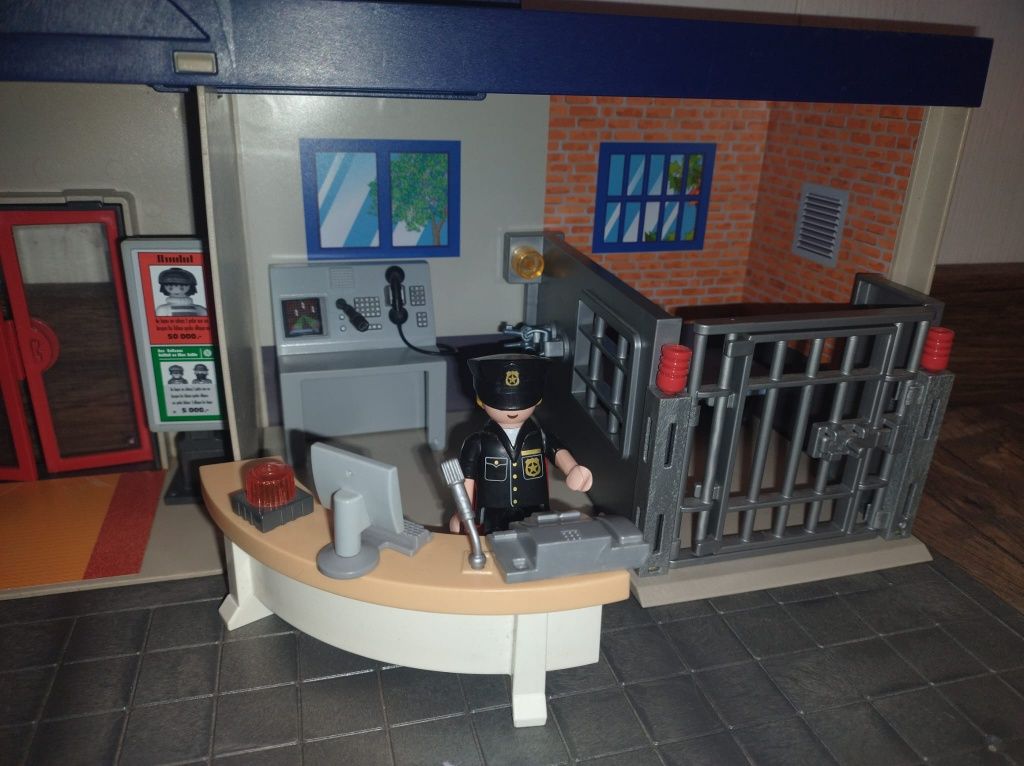 Przenośny Komisariat Policji Playmobil 5689 City Action