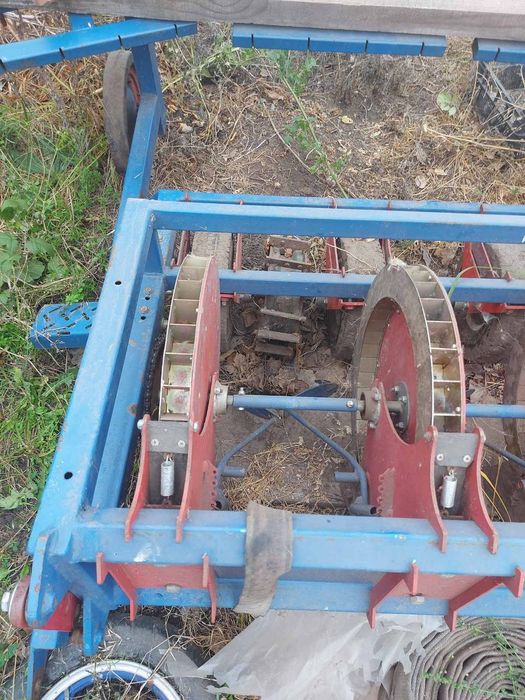 Сівалка для часнику та цибулі