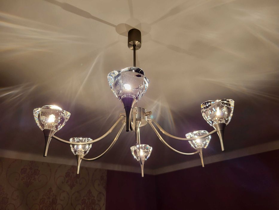 Elegancka lampa pokojowa z kinkietami