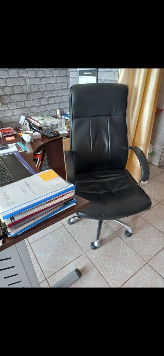 Meble biurowe ( biurko , krzesła, szafka)