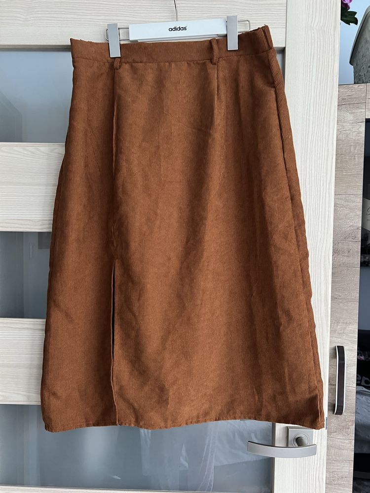 Nowa spódnica w kolorze ceglastym rudym rozmiar L/XL (40/42) .