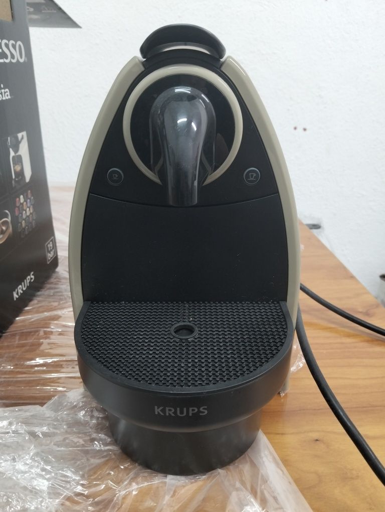 Vendo Maquina de Café Nespresso Essenza