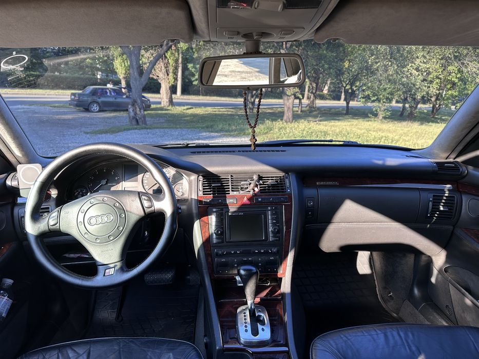 Продам Audi A8 D2