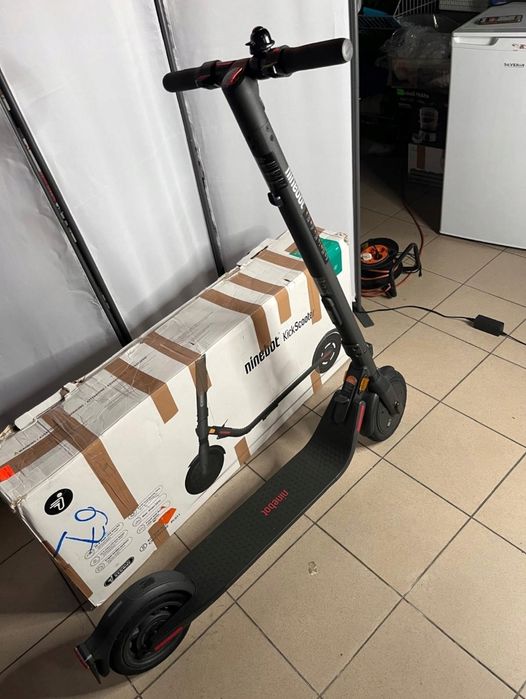 Hulajnoga elektryczna Segway e25d 300 W