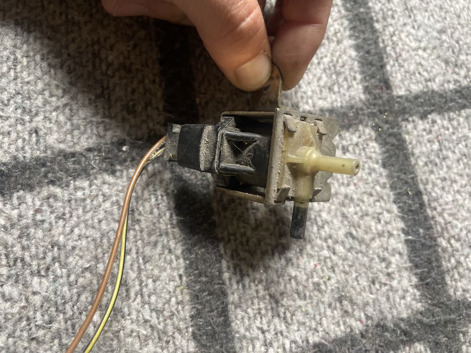 Вакуумний клапан