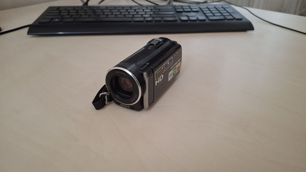 Відеокамера Sony HDR-CX110
