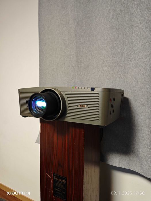 Проэктор EIKI LC-WXL200