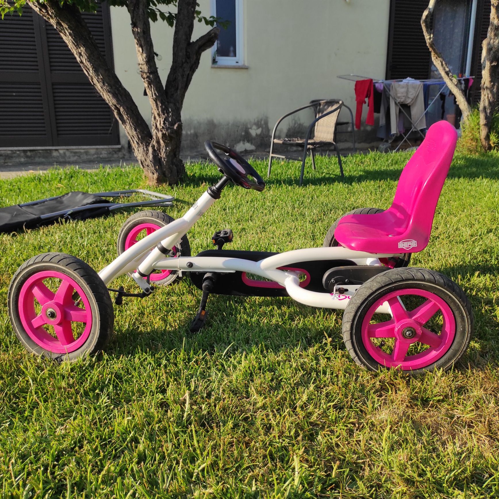 Kart Berg a pedais menina