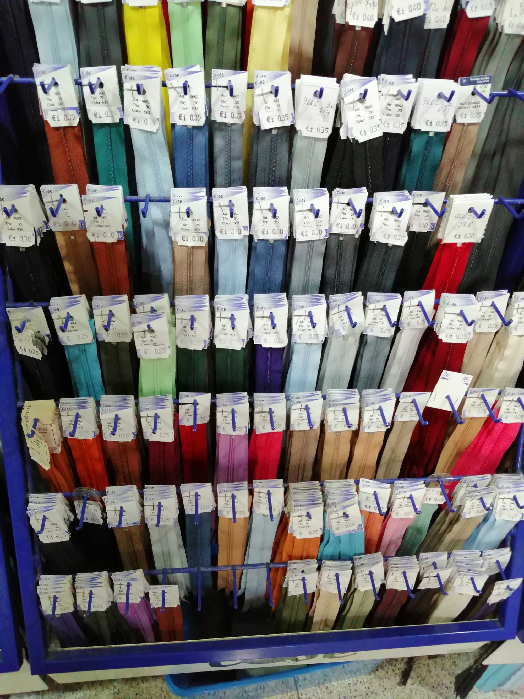 Vende-se lote de 2500 fechos- preço médio de 0.20€/fecho