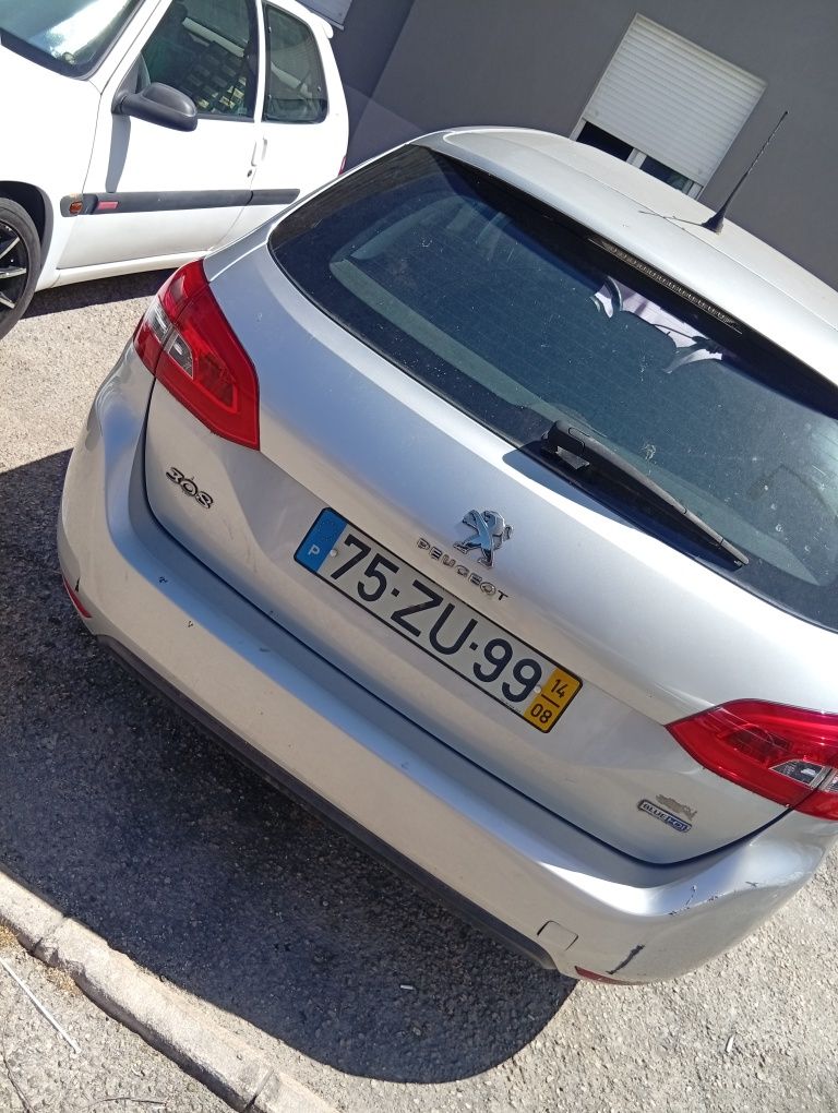 Automóvel vendo carrinha