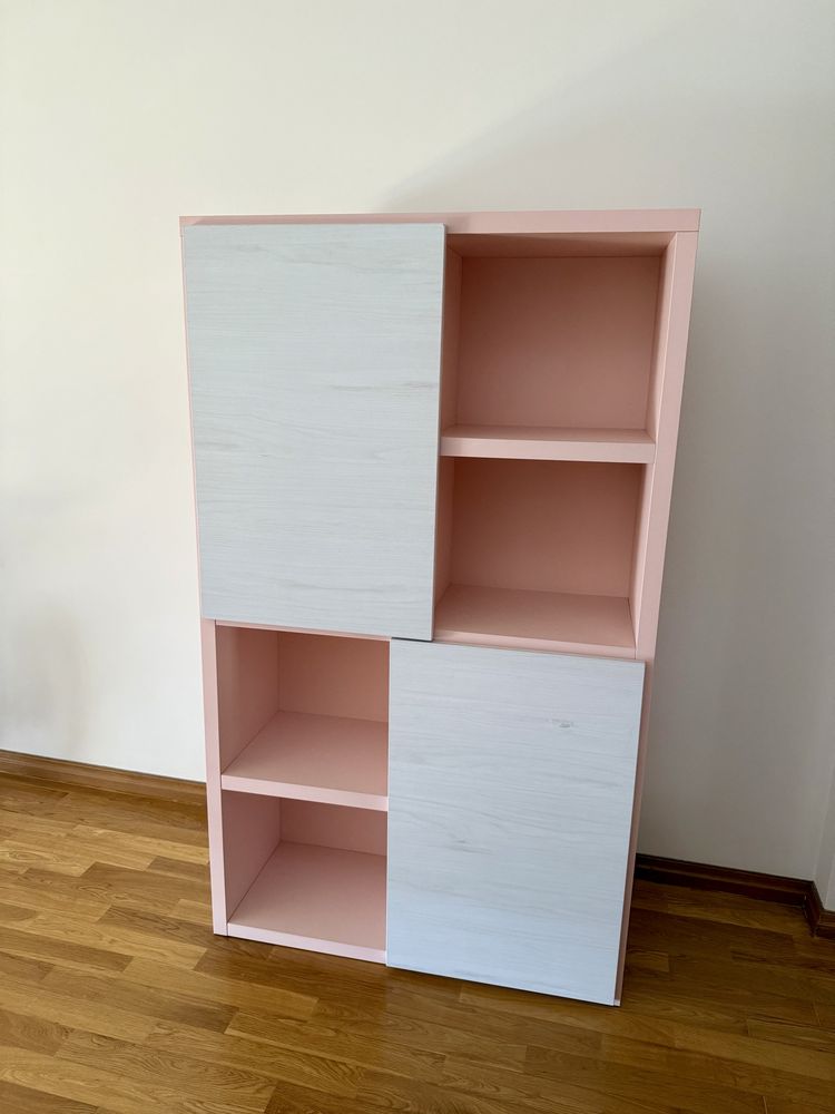 Estante de quarto com 8 cubos e 2 portas