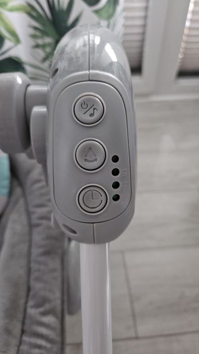 Leżaczek elektryczny bujaczek Momi